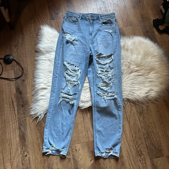 AMERICAN EAGLE Curvy Mom Jeans - Picture 2 of 6